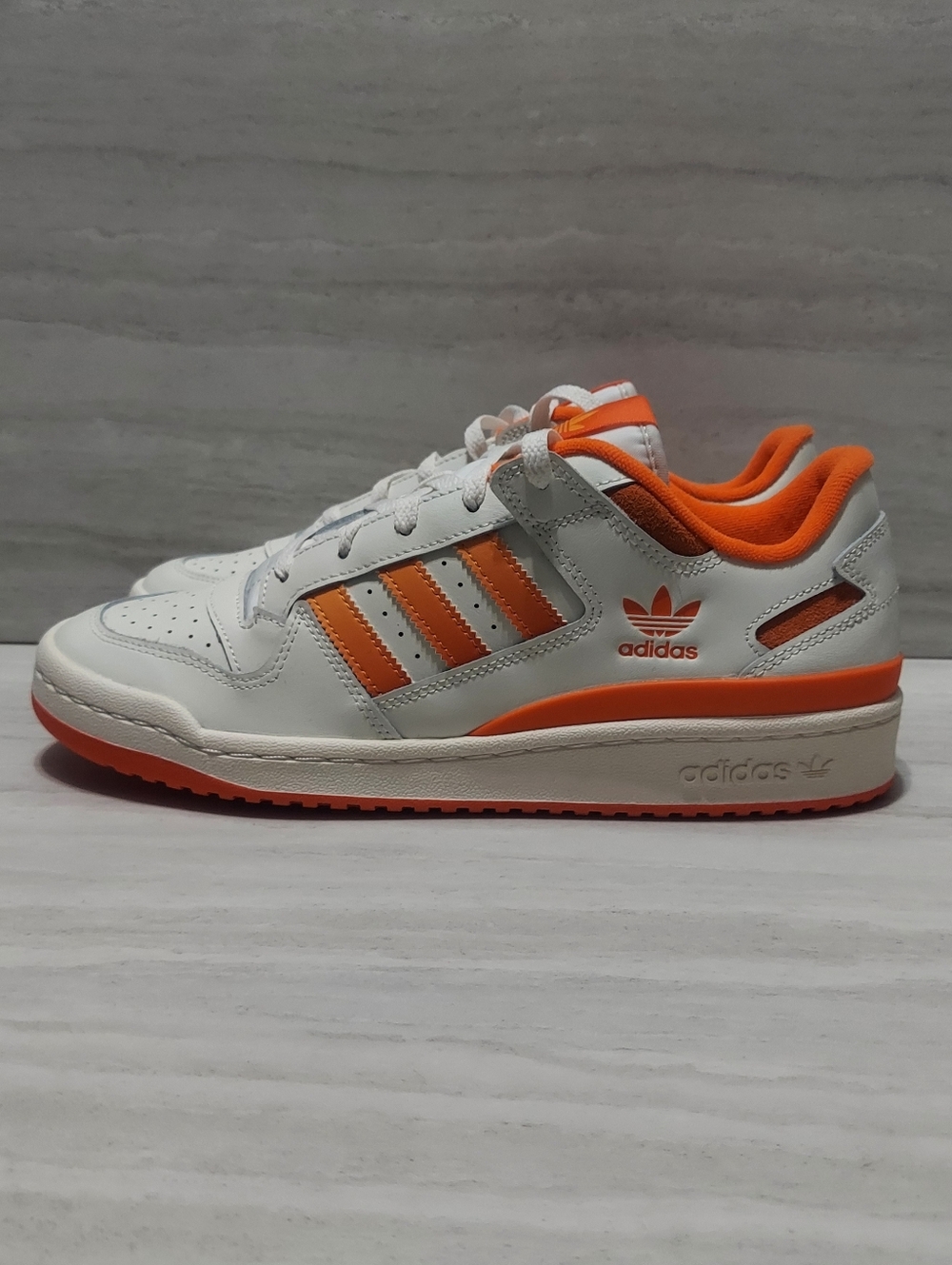 Adidas Form Low CL White & Orange Low-Top Sneakers Mens Size: 9.5